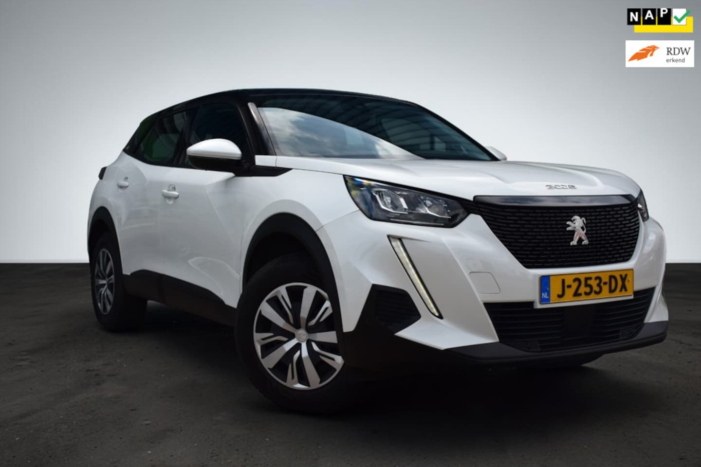 Peugeot 2008 - 1.2 PureTech Active 1.2 PureTech Active, Trekhaak, Apple car play, Airco, Cruise - AutoWereld.nl
