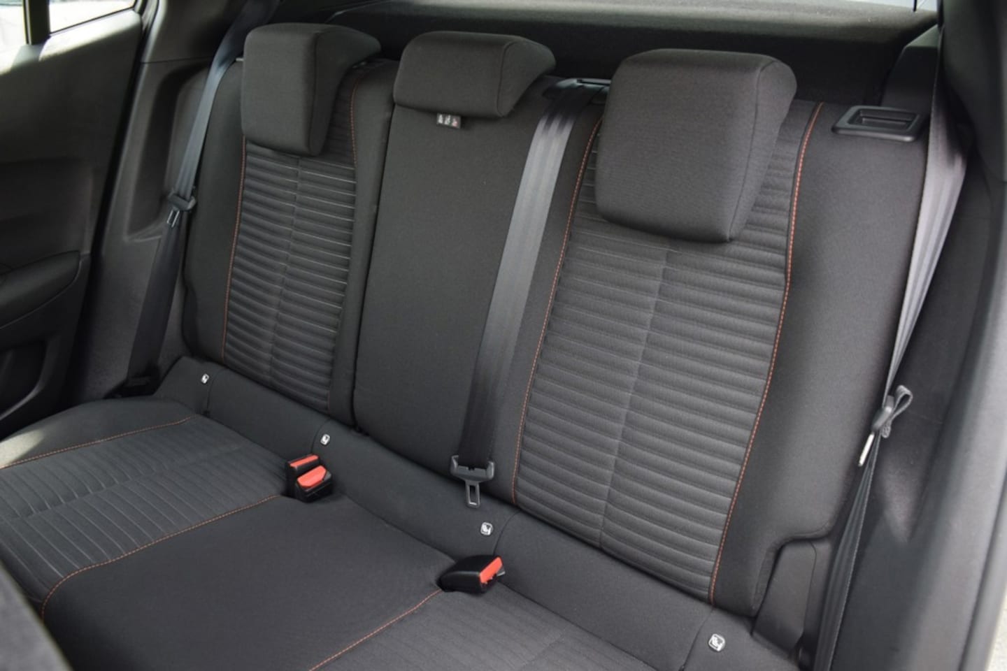 Peugeot 2008 - 1.2 PureTech Active 1.2 PureTech Active, Trekhaak, Apple car play, Airco, Cruise
