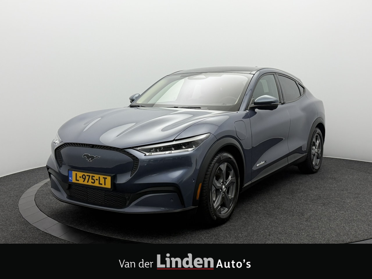 Ford Mustang Mach-E - Extended RWD 98 kWh SOH 93,9% | Panoramadak | 360° Camera | Leer | Technology Pack Plus - AutoWereld.nl