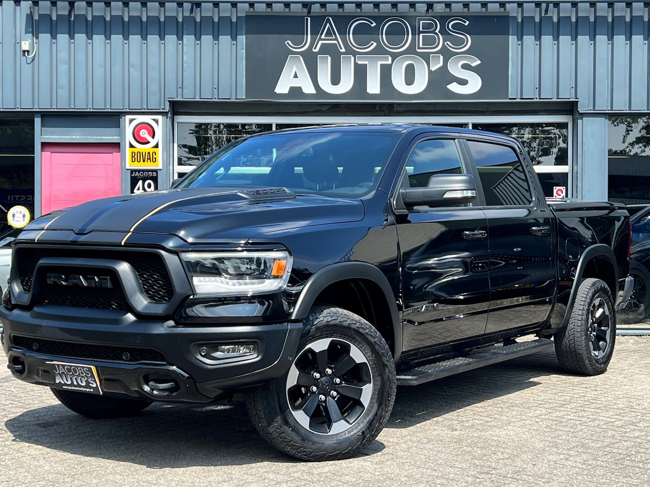 Dodge Ram 1500 - 5.7 V8 4x4 Crew Cab Rebel 5.7 V8 4x4 Crew Cab Rebel - AutoWereld.nl