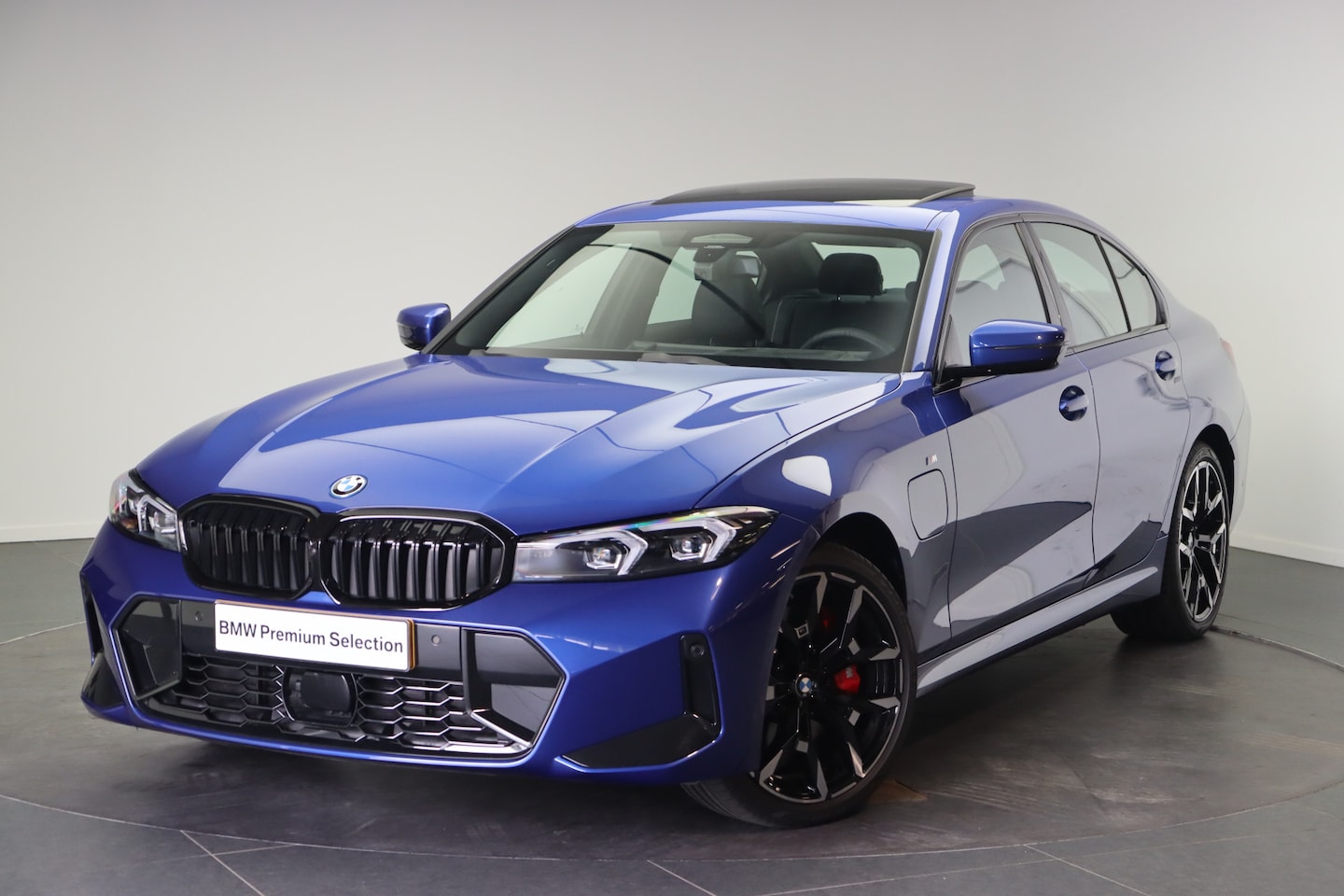 BMW 3-serie - 330e M Sport Automaat / Sportstoelen / Comfort Access / Adaptieve LED / Harman Kardon / Pa - AutoWereld.nl