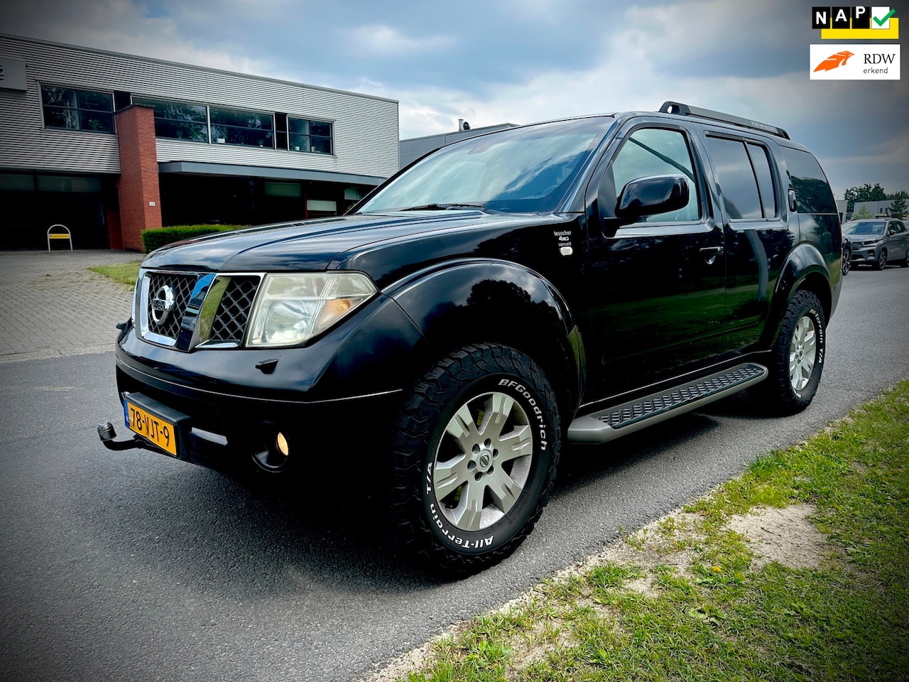Nissan Pathfinder - 2.5 LE Premium 2.5 LE Premium , GRIJS KENTEKEN, EERSTE EIGENAAR, AUTOMAAT - AutoWereld.nl