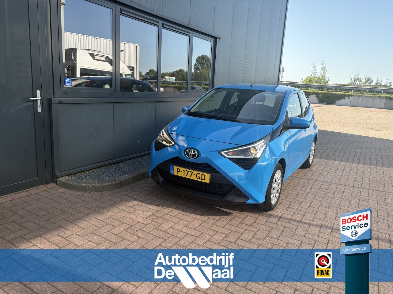 Toyota Aygo - 1.0 VVT-i X-Play Automaat 5-drs. CAMERA/CARPLAY/MEDIA/LIMITER - AutoWereld.nl