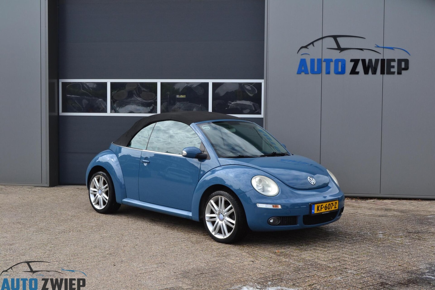 Volkswagen New Beetle Cabriolet - 1.6 Highline Stoelverwarming - AutoWereld.nl