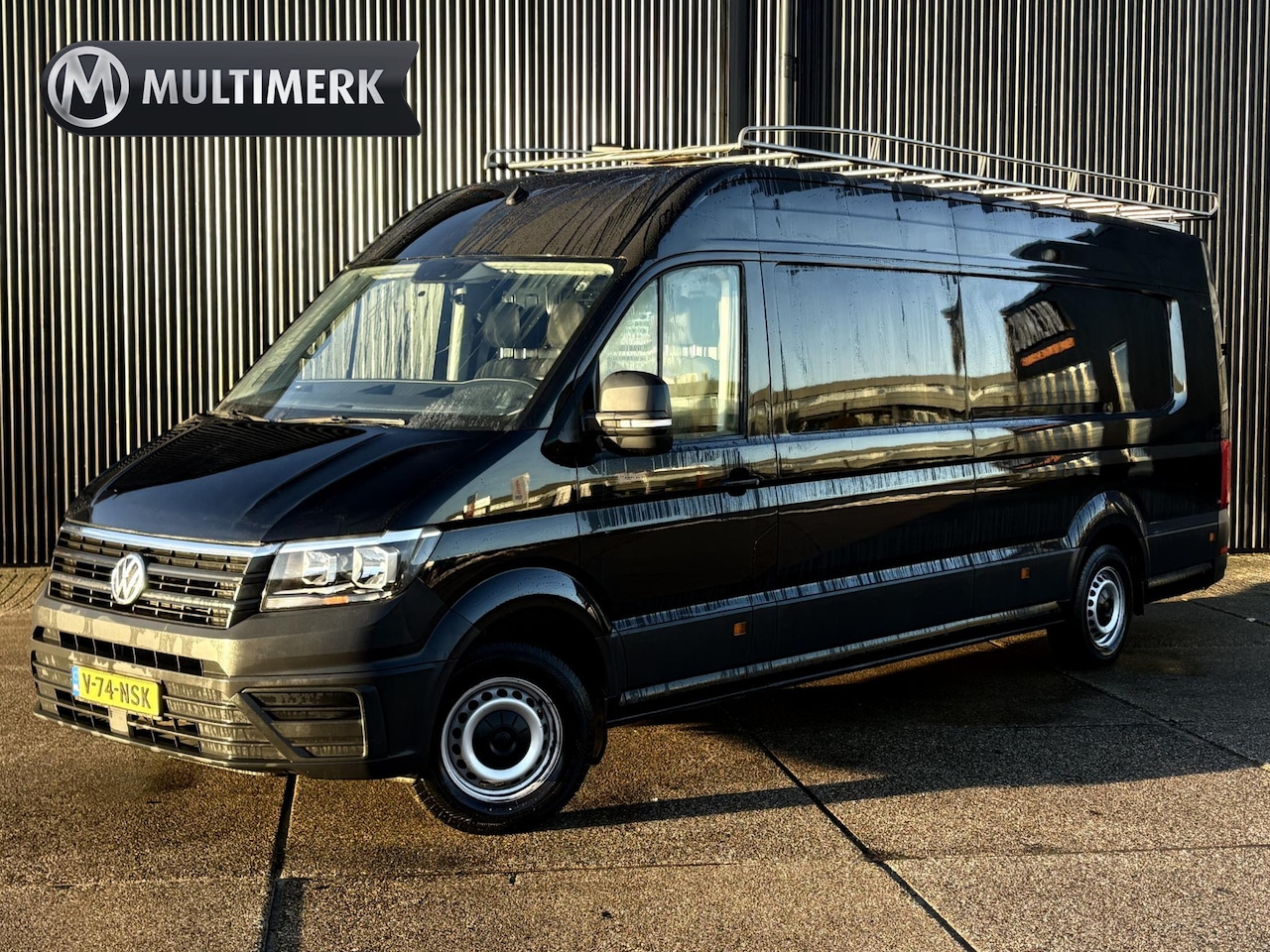 Volkswagen Crafter - 35 2.0 TDI L4H3 177PK AUTOMAAT MARGE | MOOIE UITVOERING | LUCHTVERING | ZWART | - AutoWereld.nl
