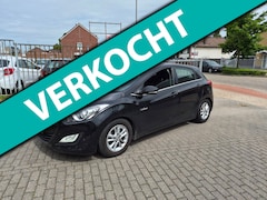 Hyundai i30 - 1.6 GDI i-Vision, Opletten motor beetje tikt