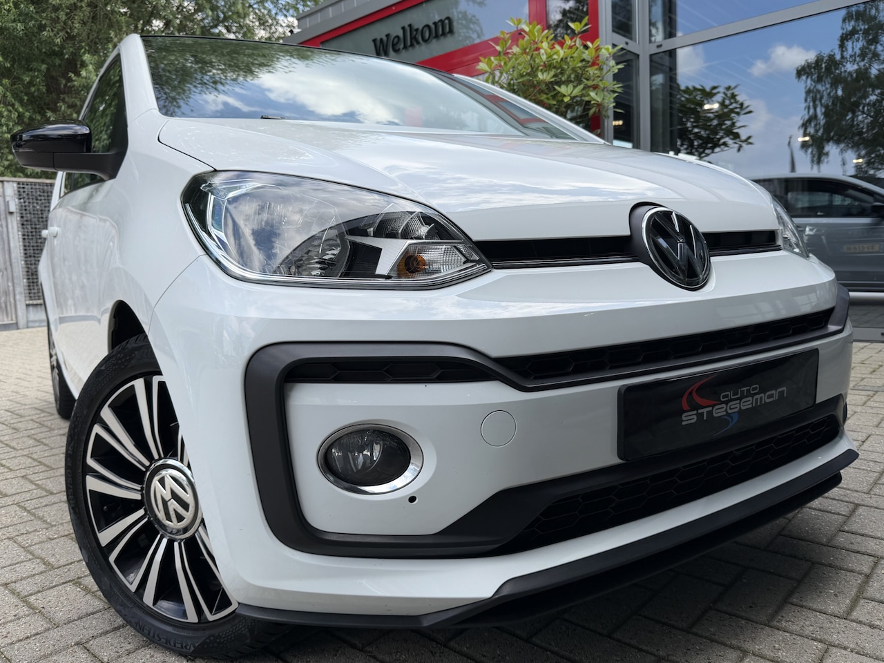 Volkswagen Up! - 1.0 TSI 90PK *!* HIGH UP *!* NAVI/ CRUISE/ 16 INCH/ PDC/ PRIVACY GLAS *!* - AutoWereld.nl