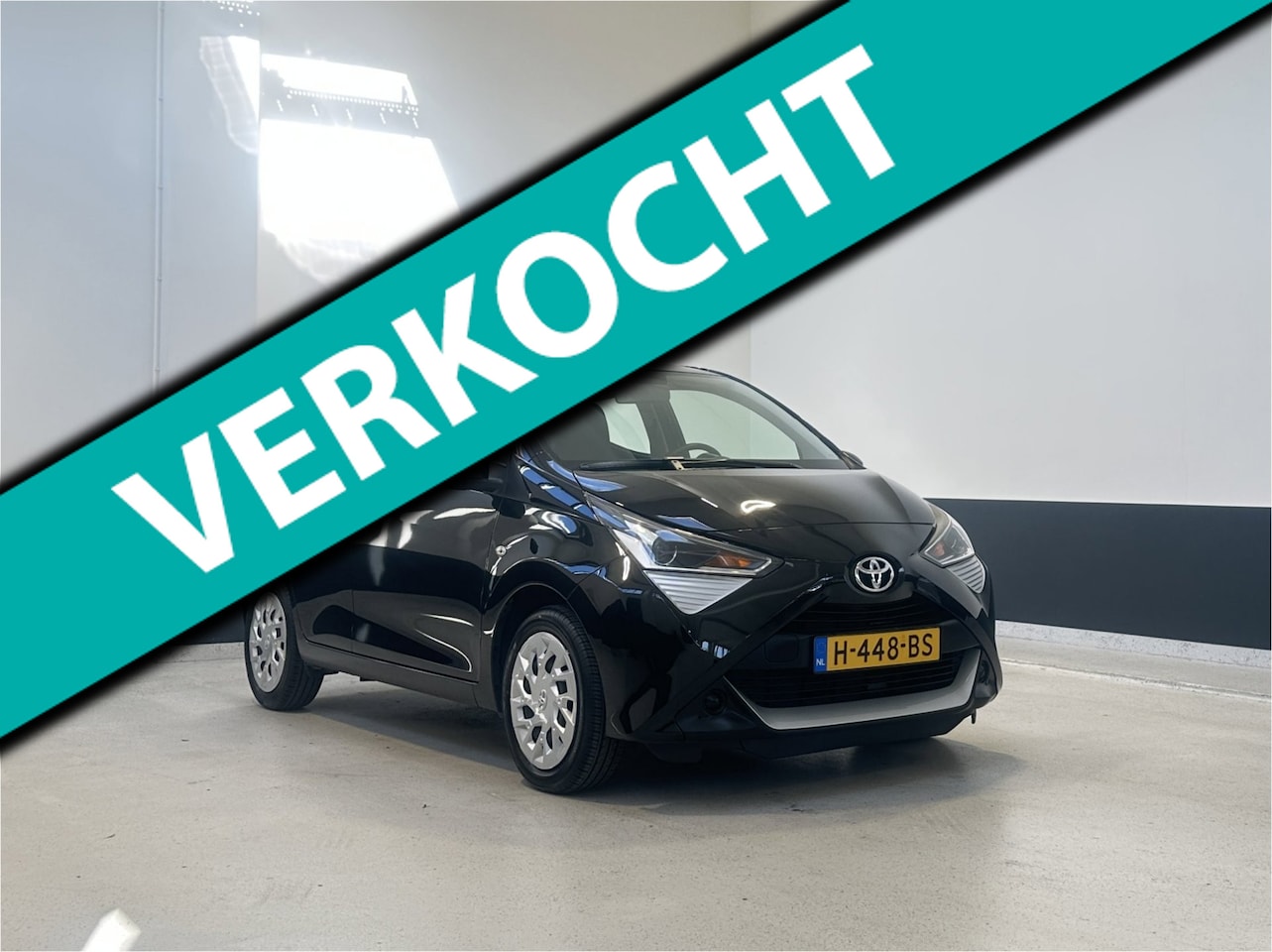 Toyota Aygo - 1.0 VVT-i x-play Automaat | NL | 2 Eig | Apple Carplay/ Android auto| Navigatie | Camera| - AutoWereld.nl