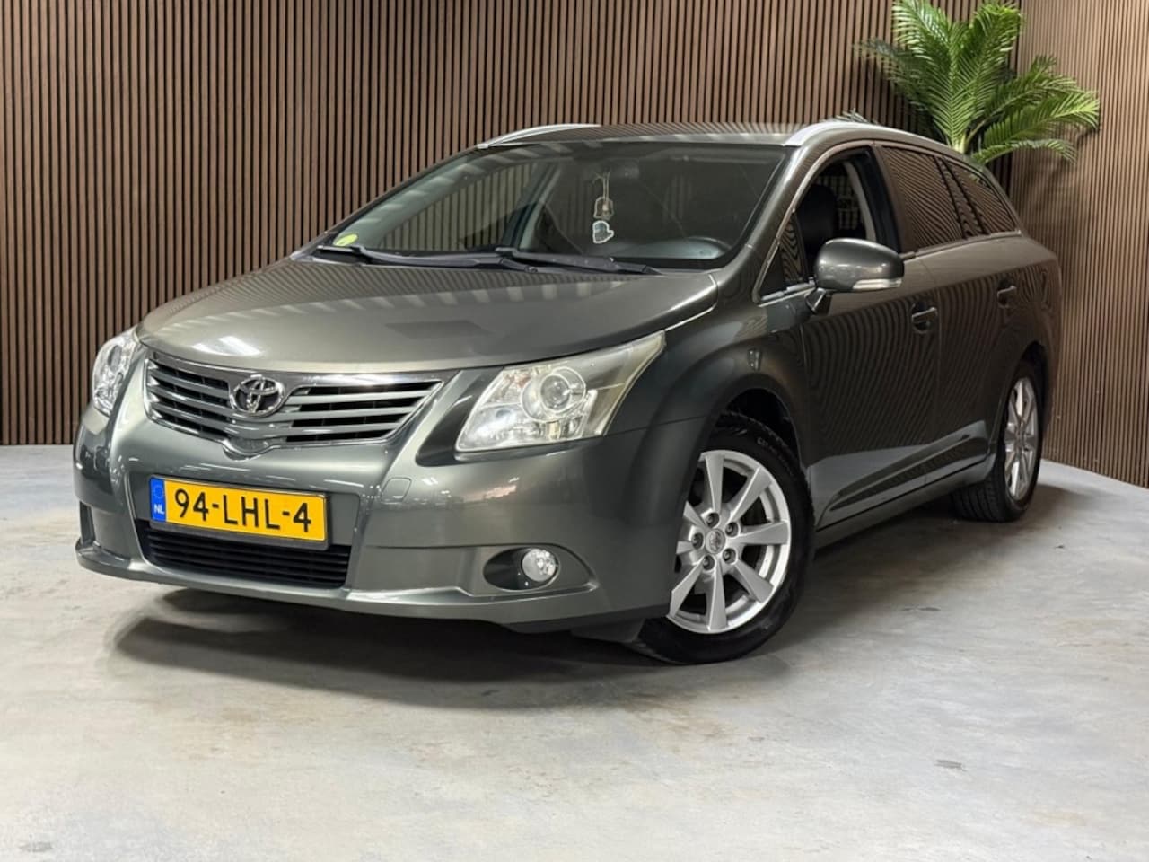 Toyota Avensis Wagon - 1.8 VVTi Exec. Bns - AutoWereld.nl