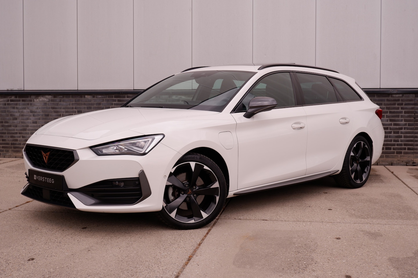CUPRA Leon Sportstourer - 1.4 e-Hybrid Black Edition | Panorama | Carplay | Camera | Virtual | LED | - AutoWereld.nl