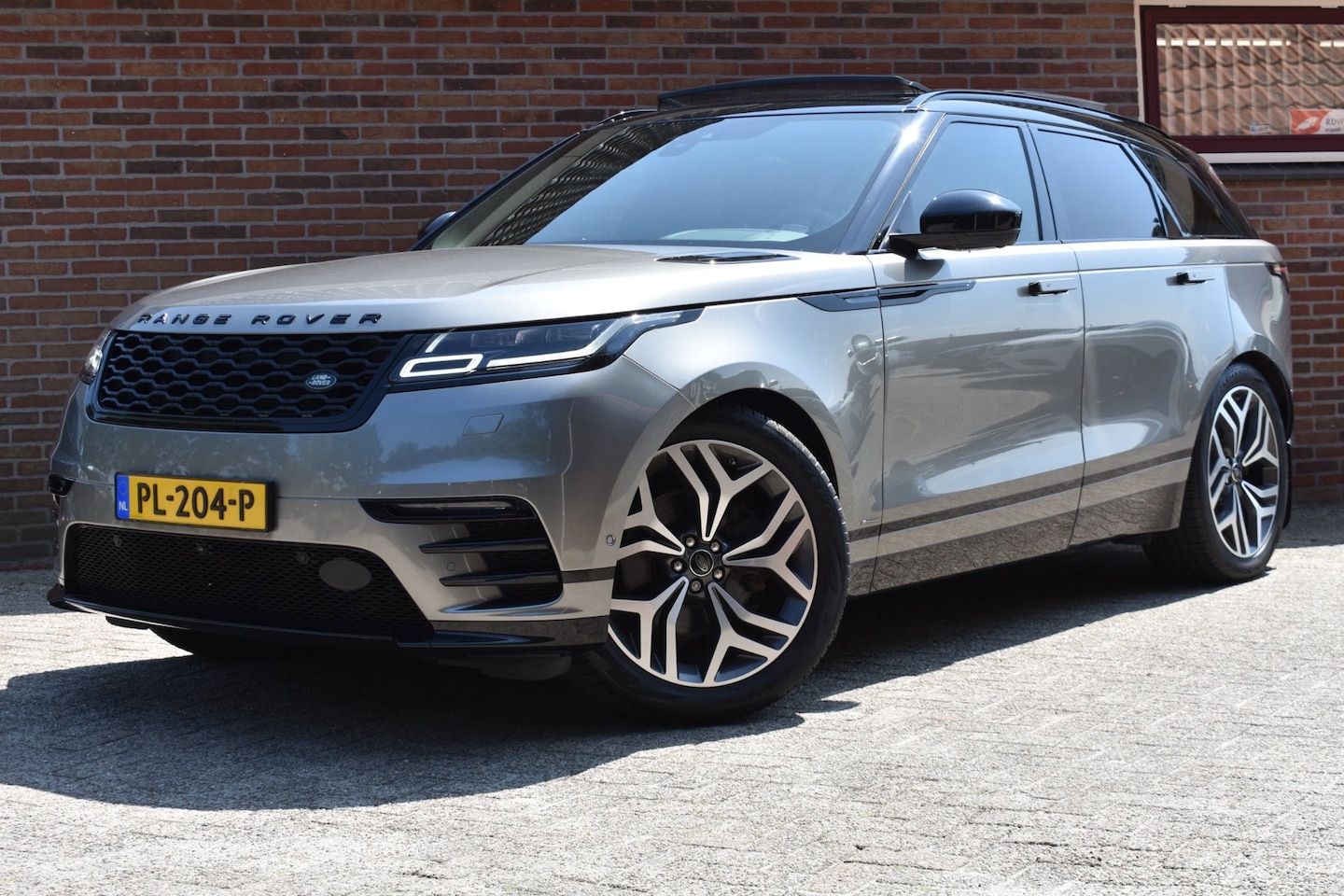 Land Rover Range Rover Velar - 3.0 V6 AWD R-Dynamic HSE '17 LED Pano Leder Clima Navi Cruise Inruil mogelijk - AutoWereld.nl