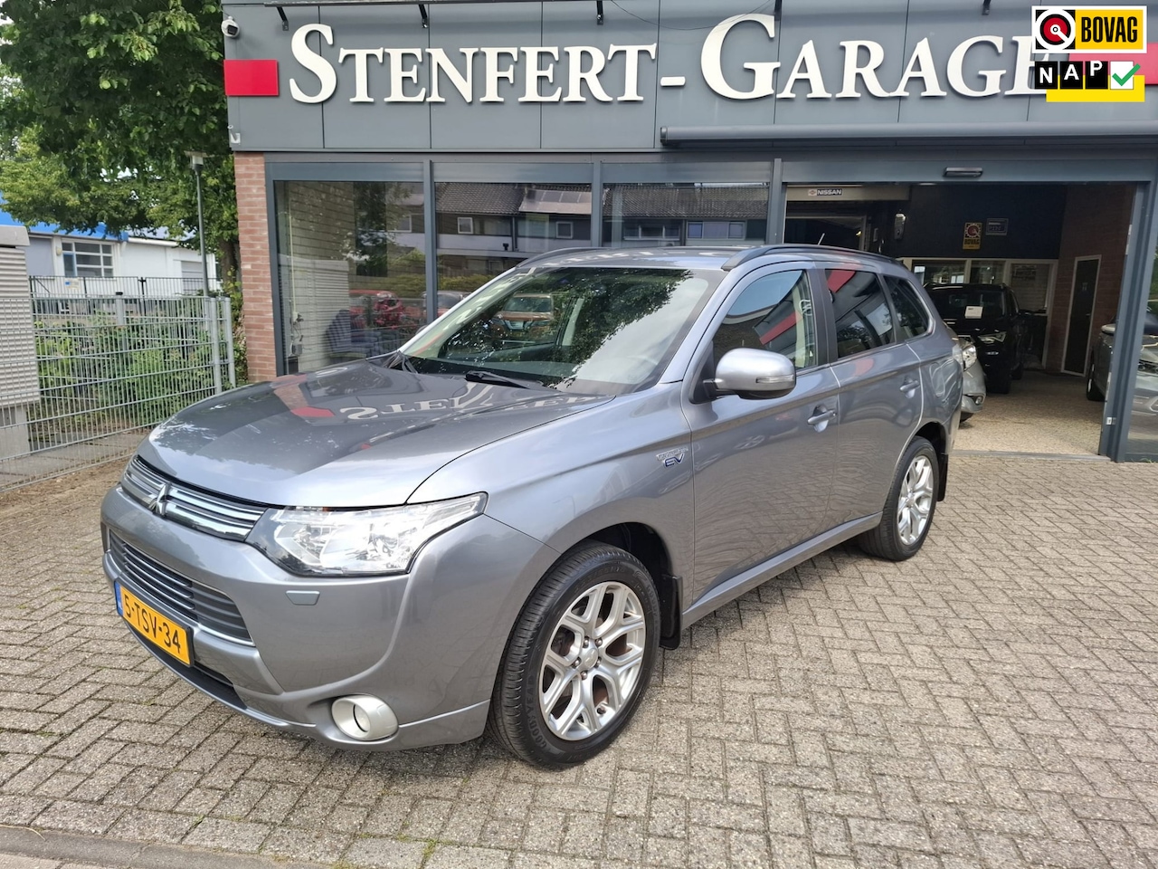 Mitsubishi Outlander - 2.0 PHEV Executive Edition 2.0 PHEV Executive Edition - AutoWereld.nl