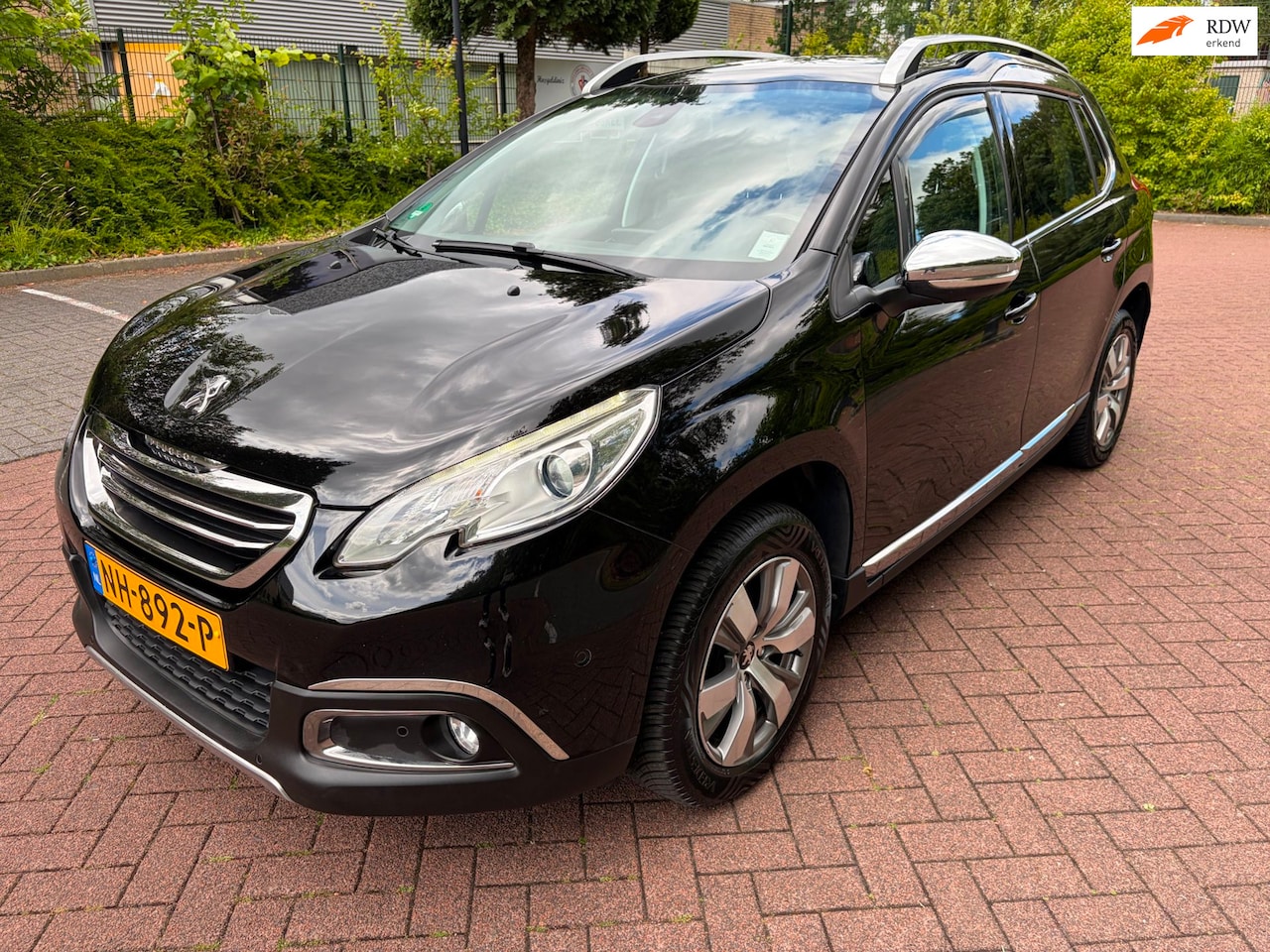 Peugeot 2008 - 1.2 PureTech GT-line / Pano'dak / LED / Navi - AutoWereld.nl