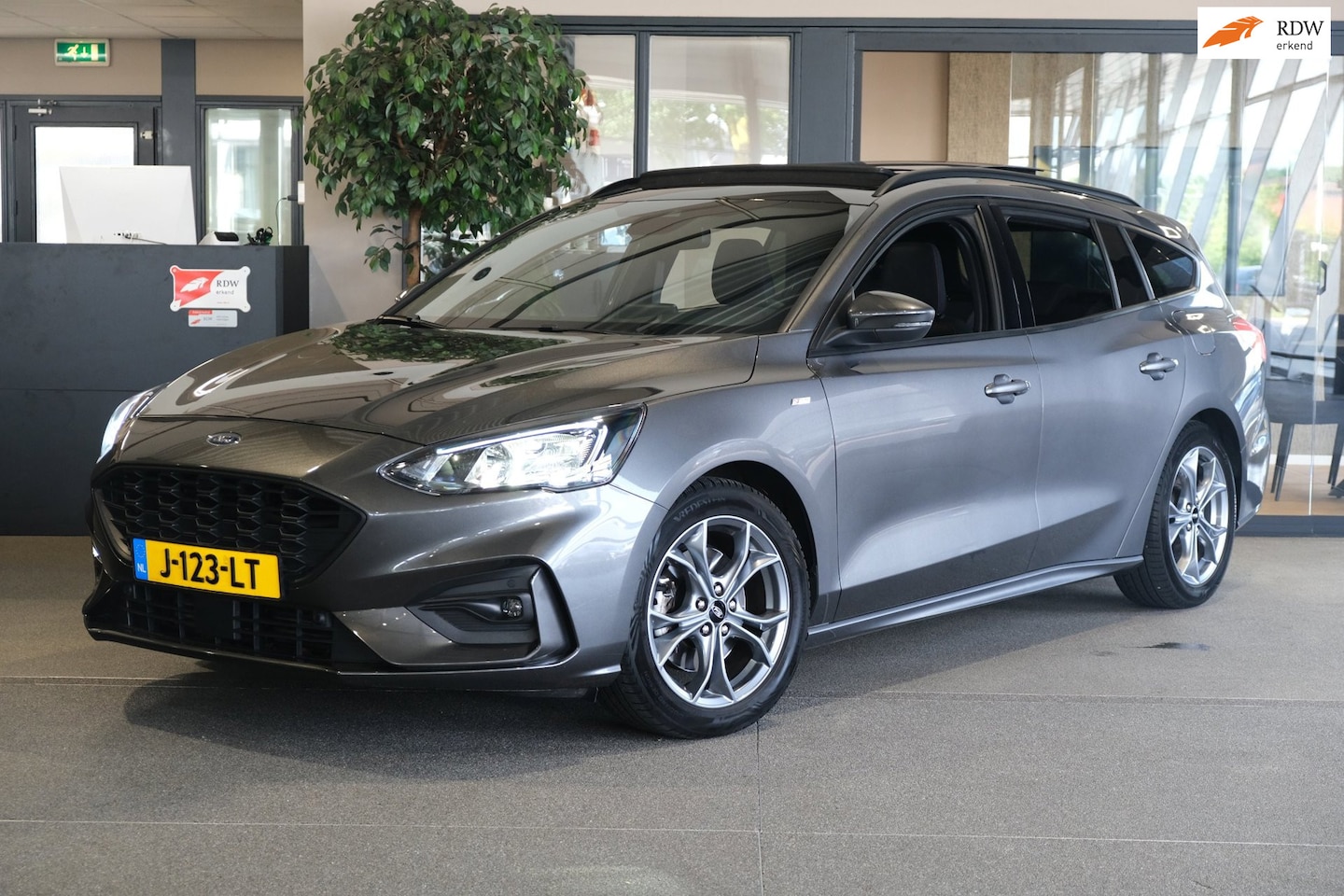Ford Focus Wagon - 1.0 EcoBoost ST-Line Pano Navi Trek B&O Cam Cruise Pdc - AutoWereld.nl