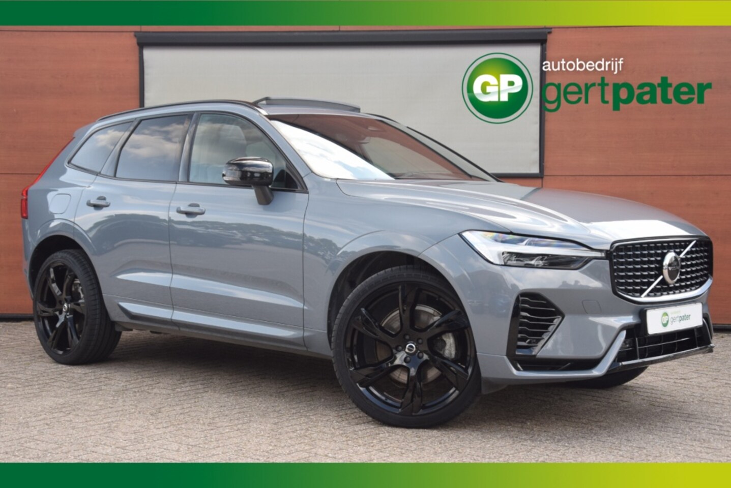 Volvo XC60 - T6 AWD R-Design Trekhaak/Pano/Leer/22 Inch/LongRange - AutoWereld.nl