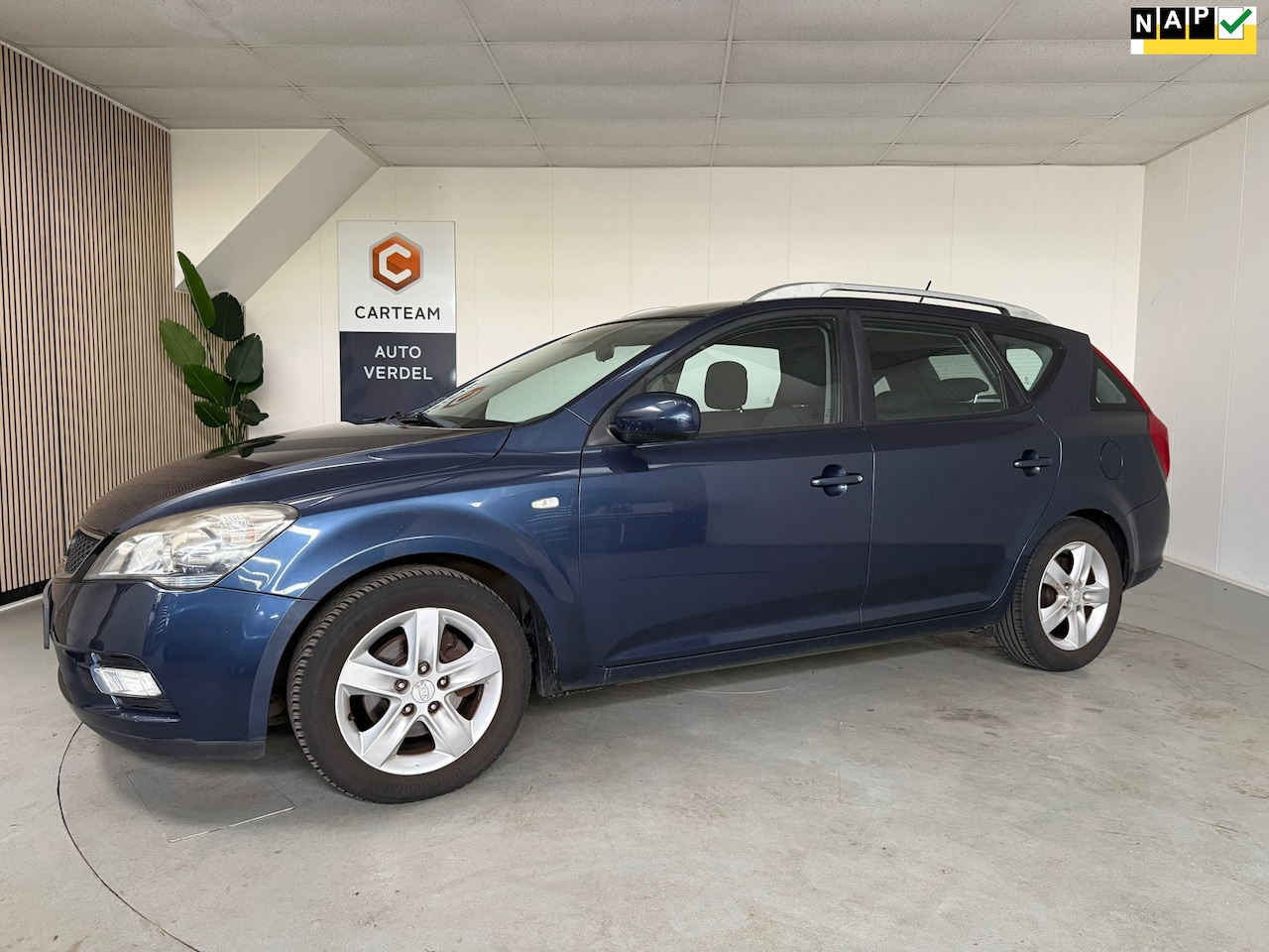 Kia Cee'd Sporty Wagon - 1.4 CVVT Navigator Plus Pack Airco, Navigatie, Trekhaak, LMV, AUR Camera - AutoWereld.nl