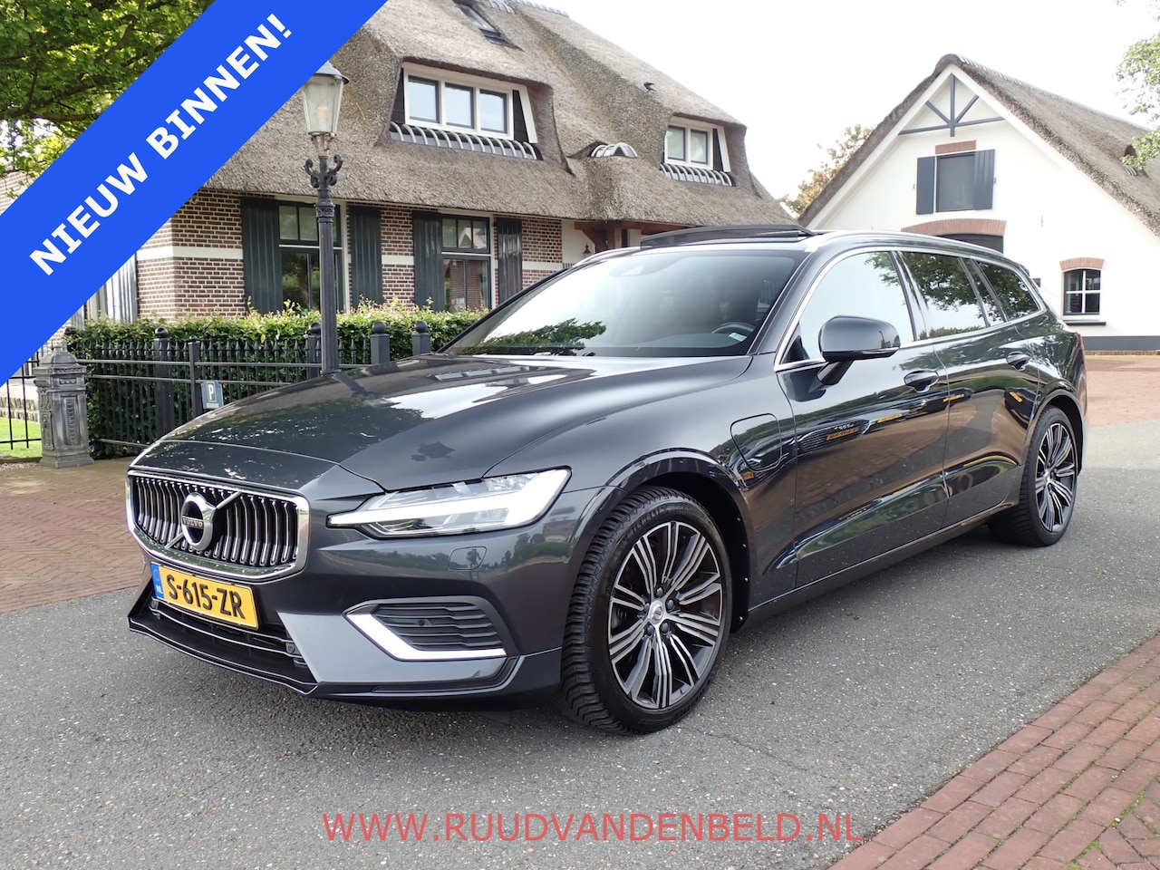 Volvo V60 - 2.0 T8 Twin Engine AWD Inscription / TREKHAAK / ACC / PANO / CAMERA / SPORTLEER - AutoWereld.nl