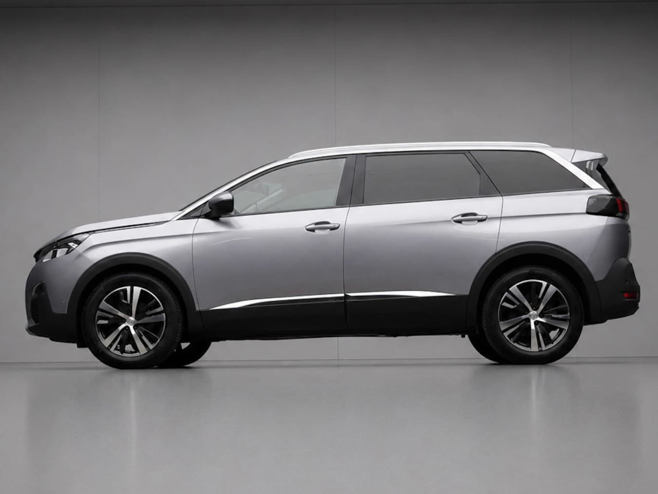 Peugeot 5008 - 1.2 PureTech Allure Avantage Sport (APPLE CARPLAY,NAVI,CAMERA,360 VIEW,GETINT,CLIMATE,CRUI - AutoWereld.nl
