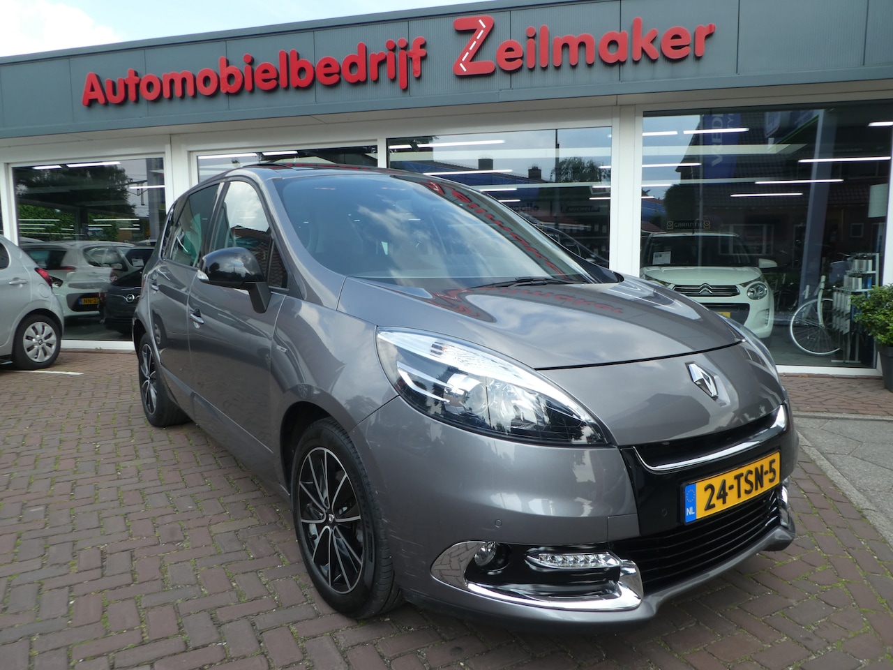 Renault Scénic - 2.0 Bose Automaat, Schuif/Pano dak, Clima, LM velgen, Camera - AutoWereld.nl