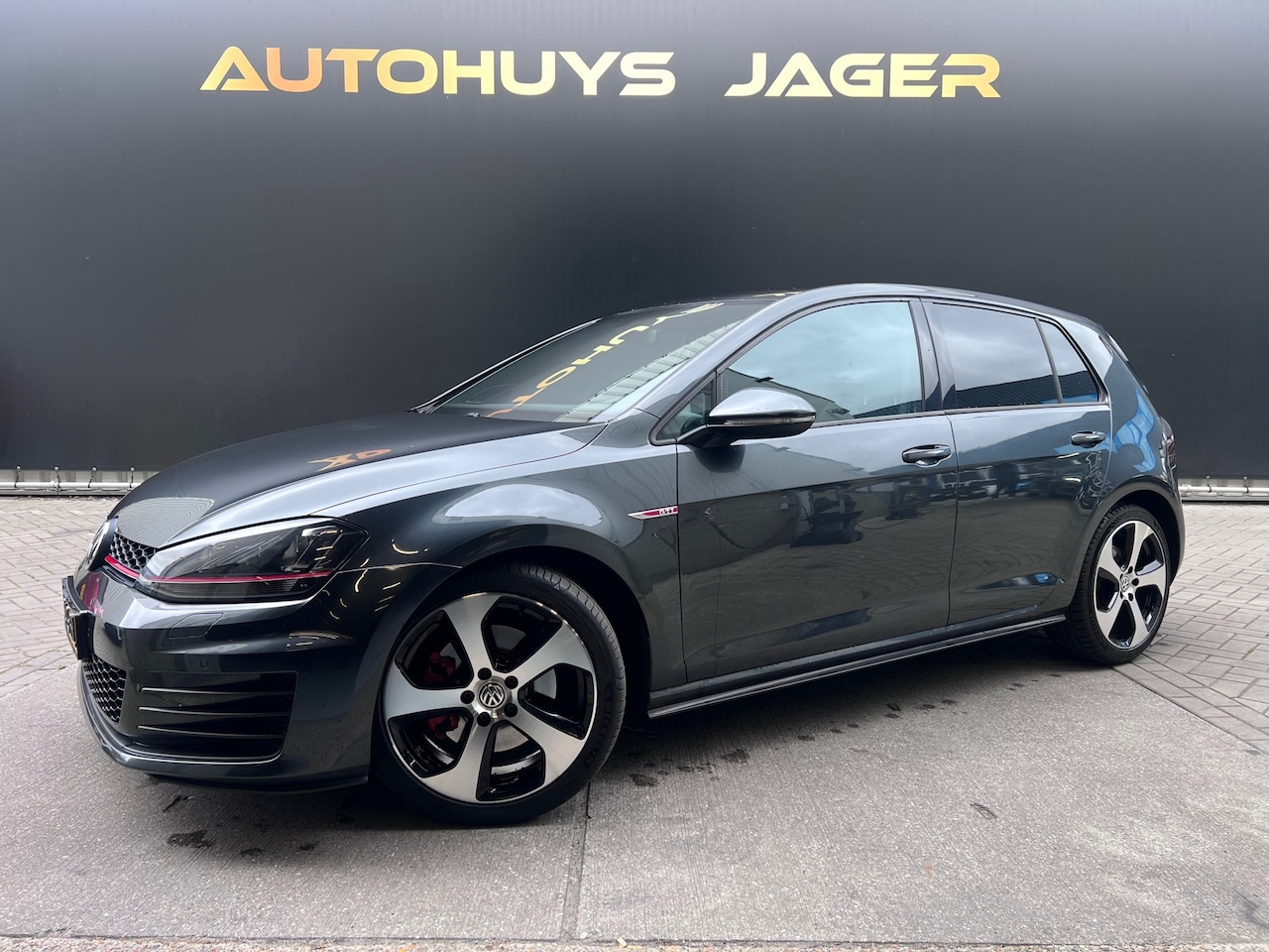 Volkswagen Golf - 2.0 TSI GTI Pano Dynaudio Michelin - AutoWereld.nl