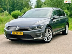 Volkswagen Passat Variant - 1.4 TSI GTE Highline Leder Clima Panodak Trekhaak Stoelverwarming NAP 1ste eigenaar Perfec
