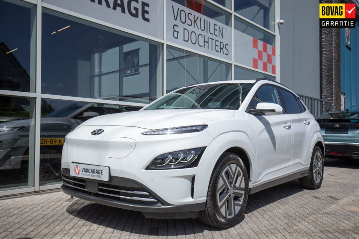 Hyundai Kona Electric - EV Executive 64 kWh | Dodehoek sensoren | Verwarmde stoelen - AutoWereld.nl