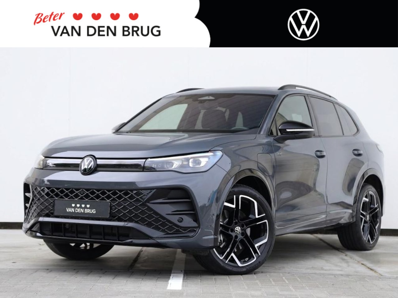 Volkswagen Tiguan - 1.5 eHybrid R-Line Edition 272PK DSG | Led Matrix | Panoramadak | Trekhaak | Stoel/stuurve - AutoWereld.nl