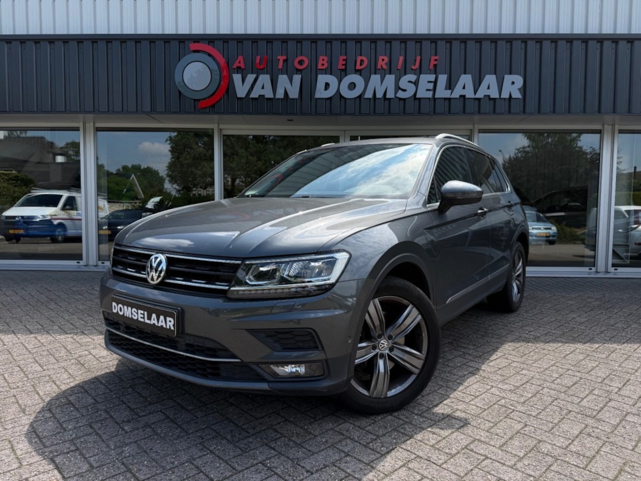 Volkswagen Tiguan - 2.0 TSI 4Motion Highline Business R - Pano Camera Navi LED - AutoWereld.nl