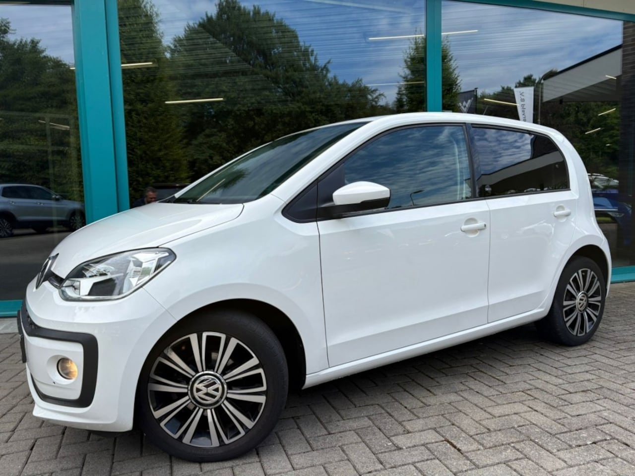 Volkswagen Up! - 1.0 UP! SOUND Airco, LED, PDC, 16Inch - AutoWereld.nl