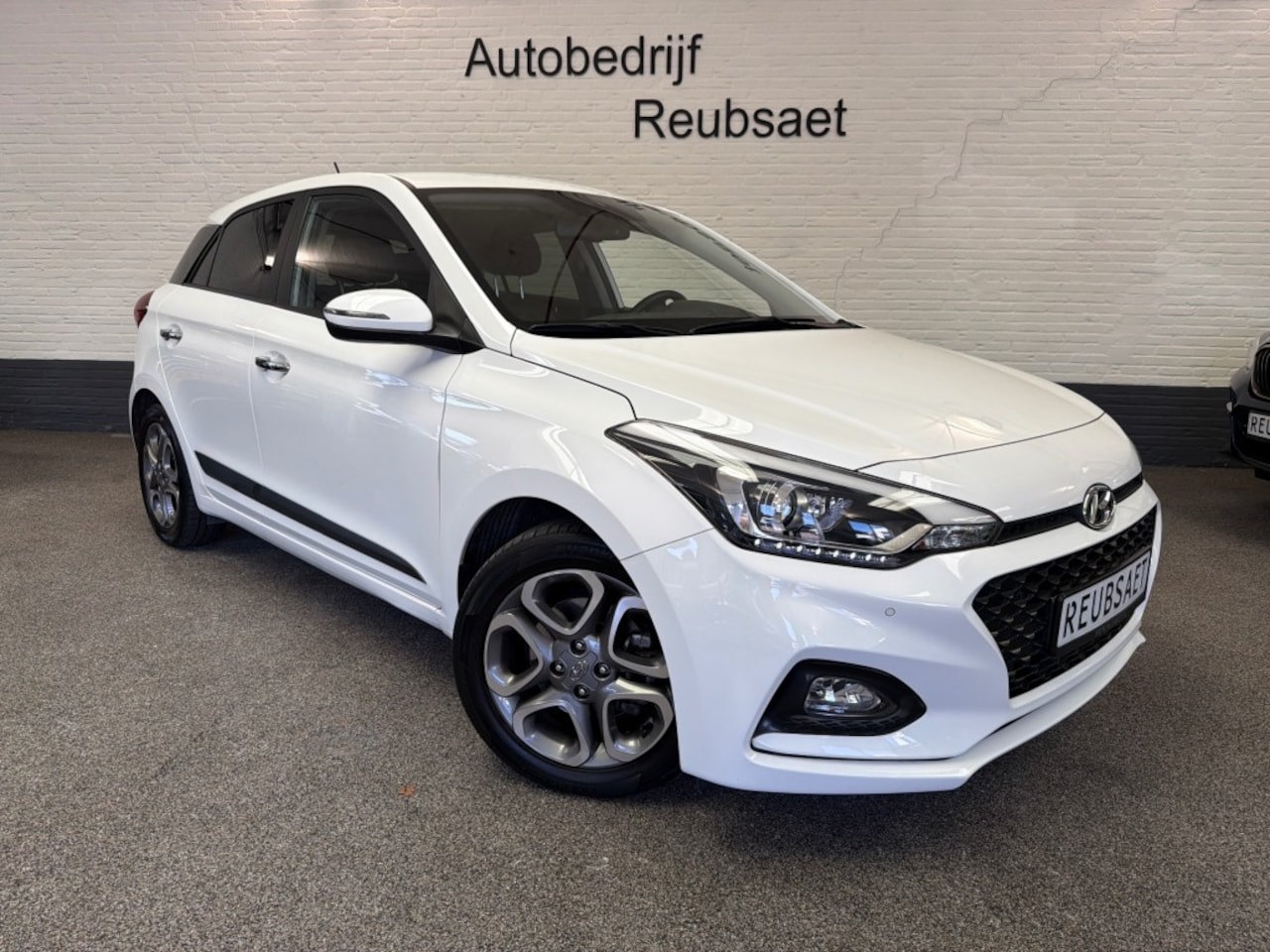 Hyundai i20 - 1.0 T-GDI Premium Clima Carplay Leder Stoelverw, Camera Navi Incl 12Mnd Garantie - AutoWereld.nl
