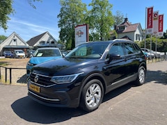 Volkswagen Tiguan - 1.5 TSI LIFE BUSINESS / NAVI / CARPLAY / CAMERA / TREKHAAK / STOEL+STUUR VERWARMING / DAB
