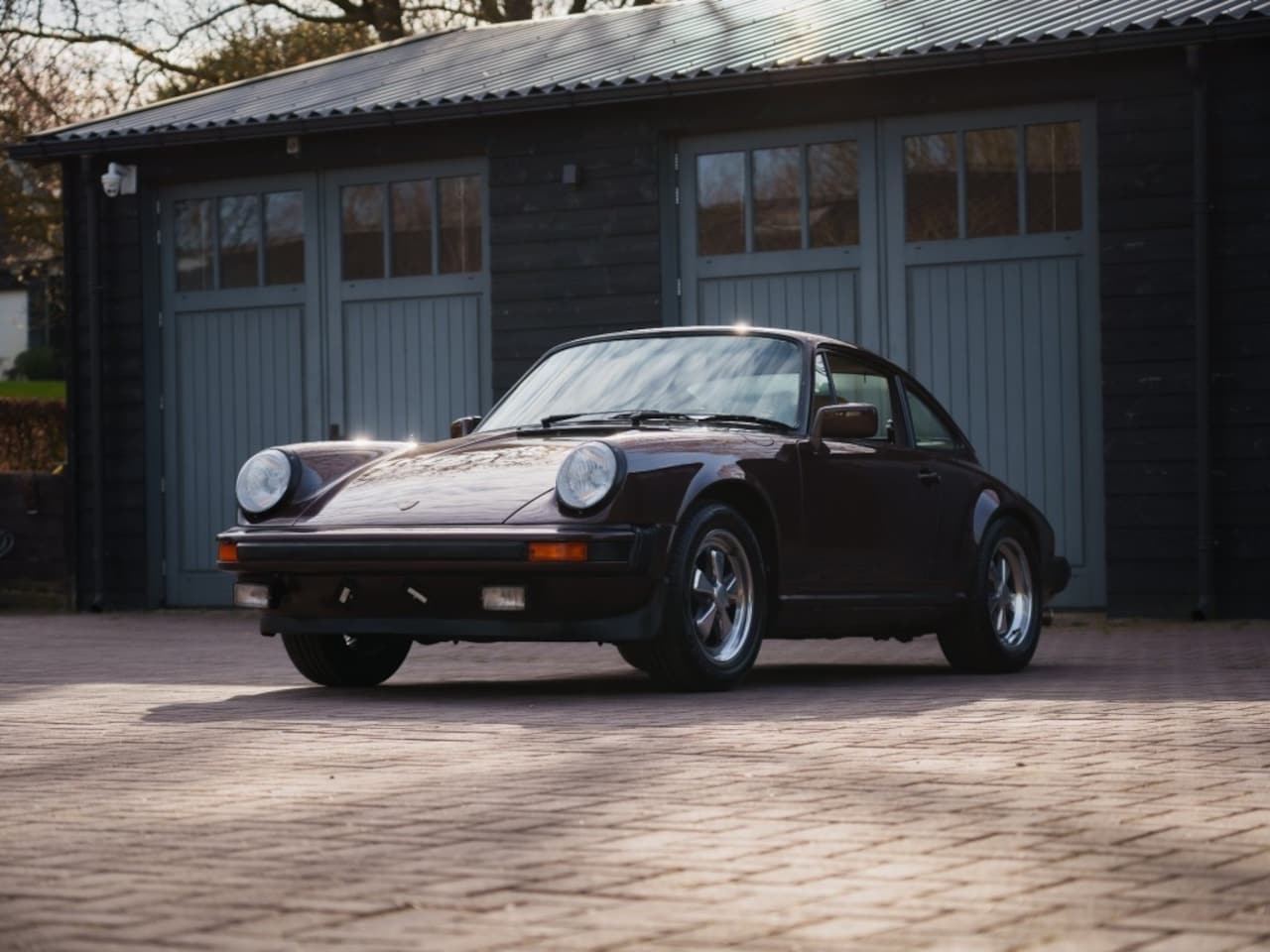 Porsche 911 - 3.0 SC Coupe - Palisander Metallic (474) - AutoWereld.nl
