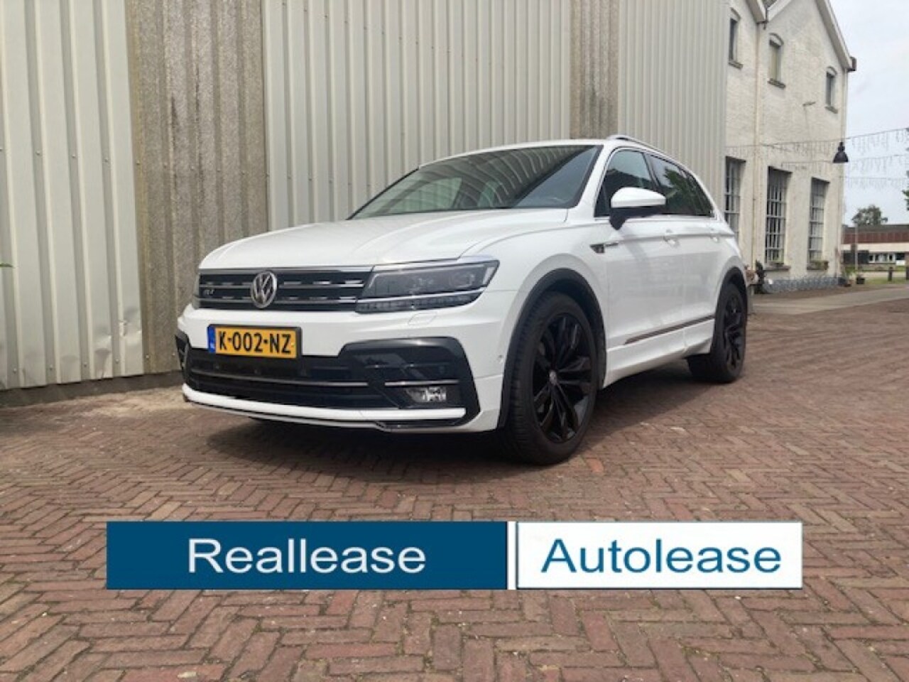 Volkswagen Tiguan - R-Line 1.5 Tsi ACT 150 Pk  DSG High Line 1e Eigenaar  Leder  Navi  Adaptive C  Car Play  E - AutoWereld.nl