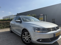 Volkswagen Jetta - 1.6 TDI Navigatie|Cruise|Sensoren|Clima