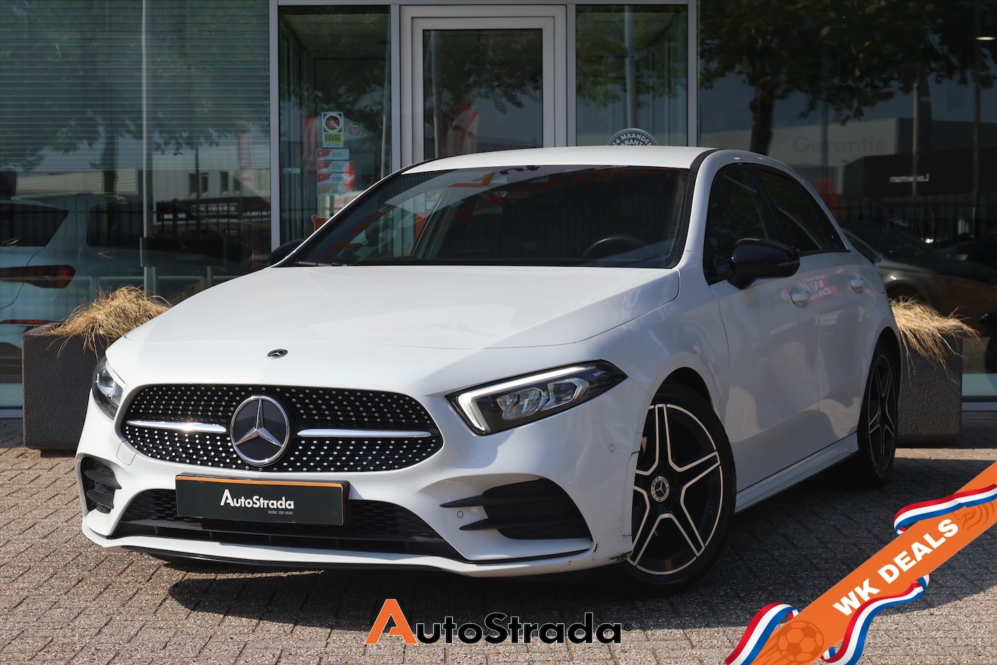 Mercedes-Benz A-klasse - A180 AMG-Line 136pk | Sfeer | Cruise | Climate | Stoelverwarming | LED | Navigatie | Camer - AutoWereld.nl
