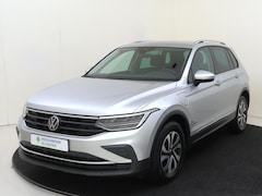 Volkswagen Tiguan - 1.4 TSI eHybrid Life Business | SoH 93% | Trekhaak | Adaptieve cruise control | Achteruitr