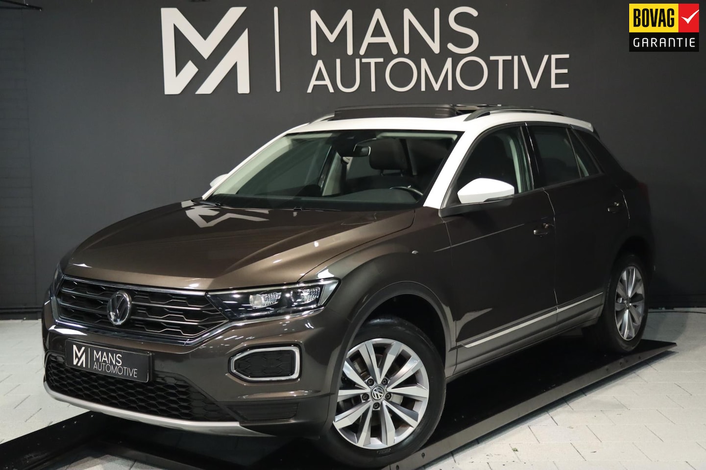 Volkswagen T-Roc - 1.5 TSI / PANODAK / BOVAG / CAMERA / CARPLAY / STUUR+STOELVERW - AutoWereld.nl