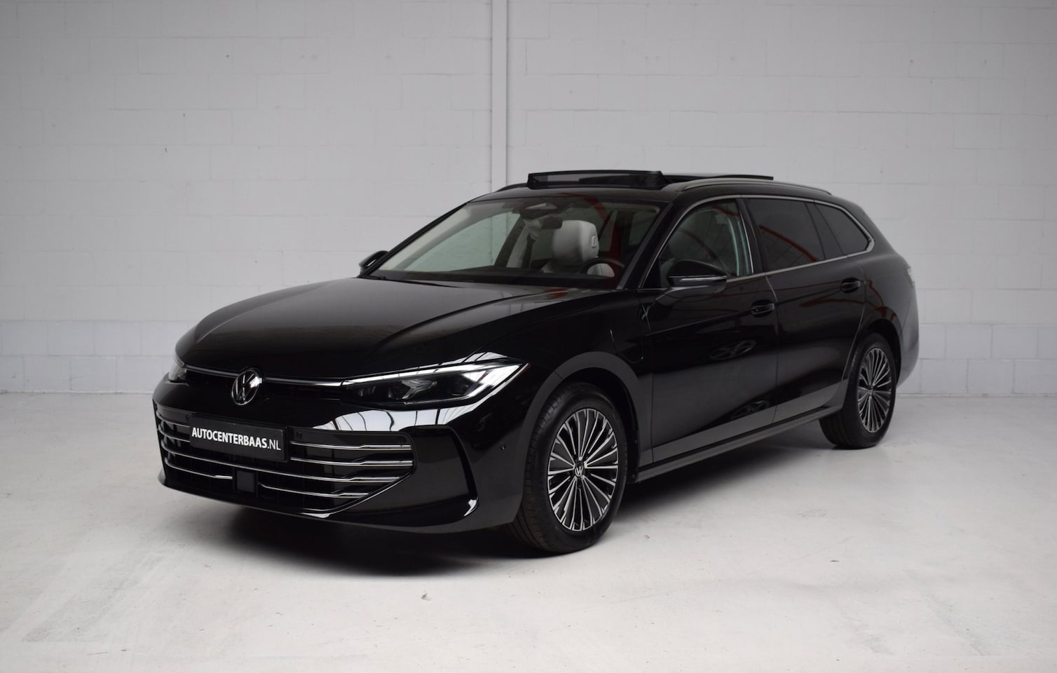 Volkswagen Passat Variant - 1.5 eHybrid Elegance PANORAMADAK / 360CAMERA / LEER / HEAD-UP / BTW / IQ-LIGHT / SFEERVERL - AutoWereld.nl