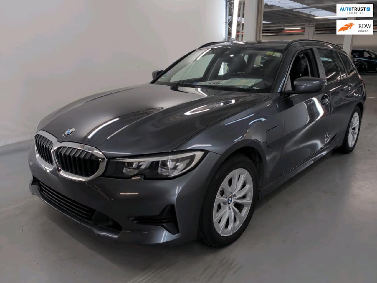 BMW 3-serie Touring - 330e Aut • Live Cockpit Pro • Keyless • LED • €22.945 All-in BTW - AutoWereld.nl