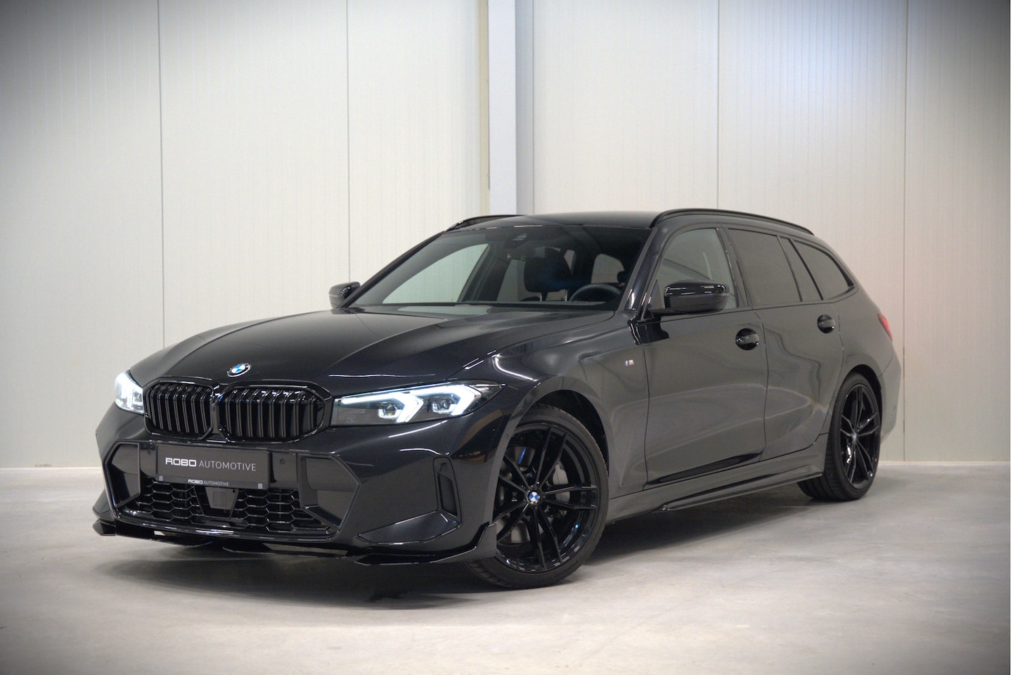 BMW 3-serie Touring - 330i xDrive High Excecutive M Sport | M Performance | Stoelverwarming | Camera | Navigatie - AutoWereld.nl