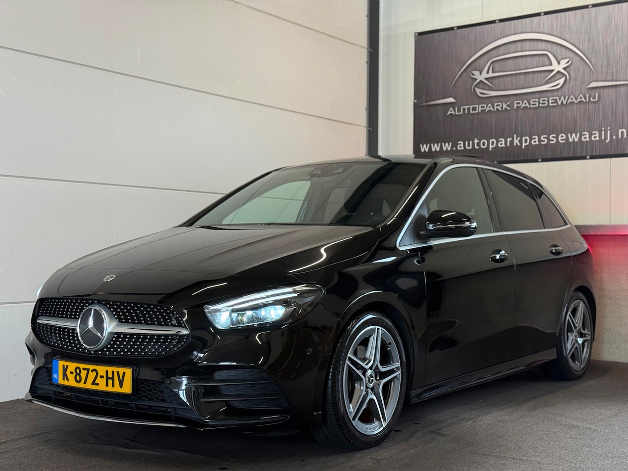 Mercedes-Benz B-klasse - 180 AMG Pano, Cruise Control, Apple Carplay, Sfeerverlichting, Elek Stoelen, Multibeam, Ac - AutoWereld.nl