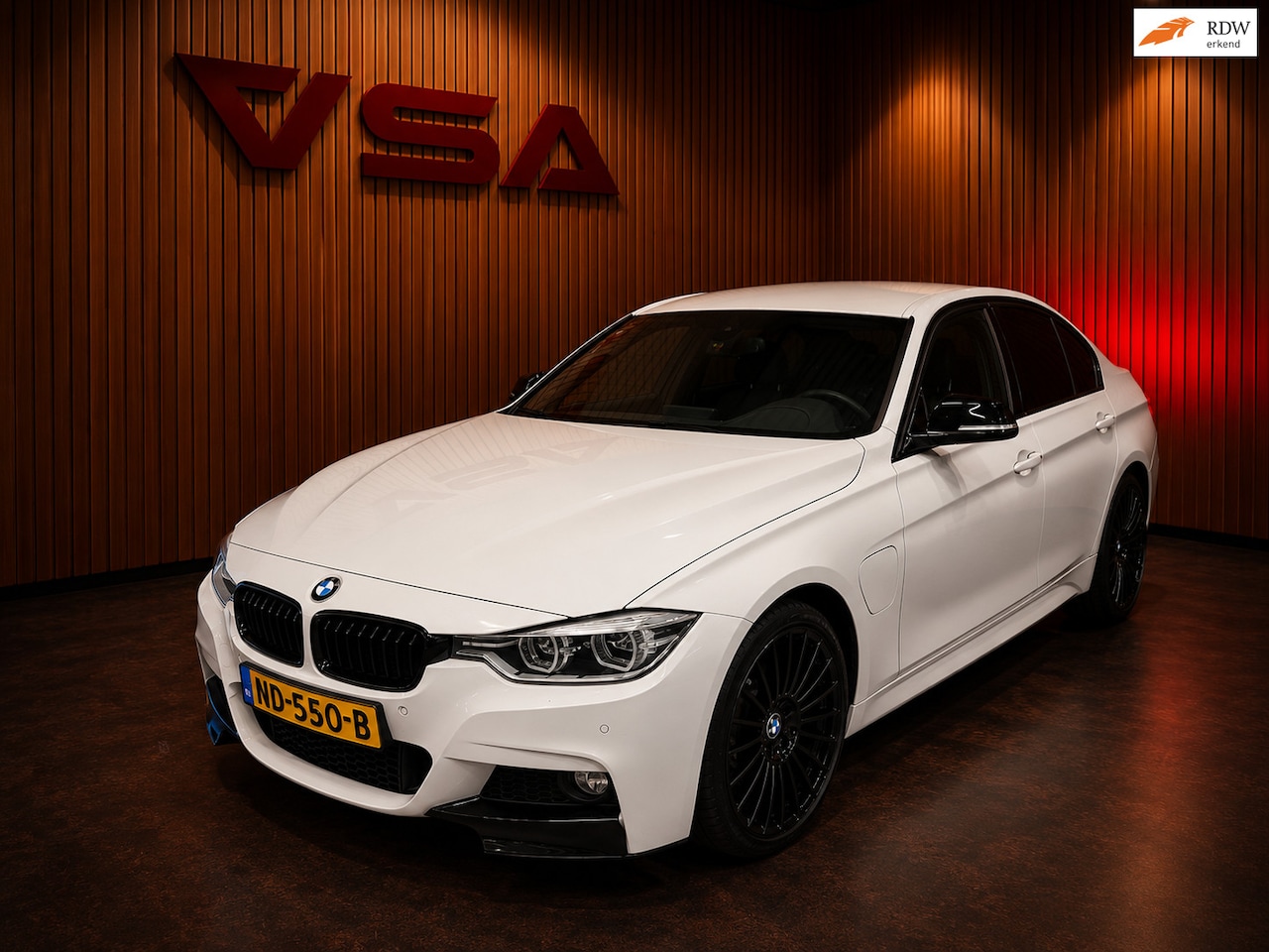 BMW 3-serie - 330e|M-pakket|flippers|lederen interieur|B48 motor|87SOH|Cruise|PDC|Topstaat - AutoWereld.nl