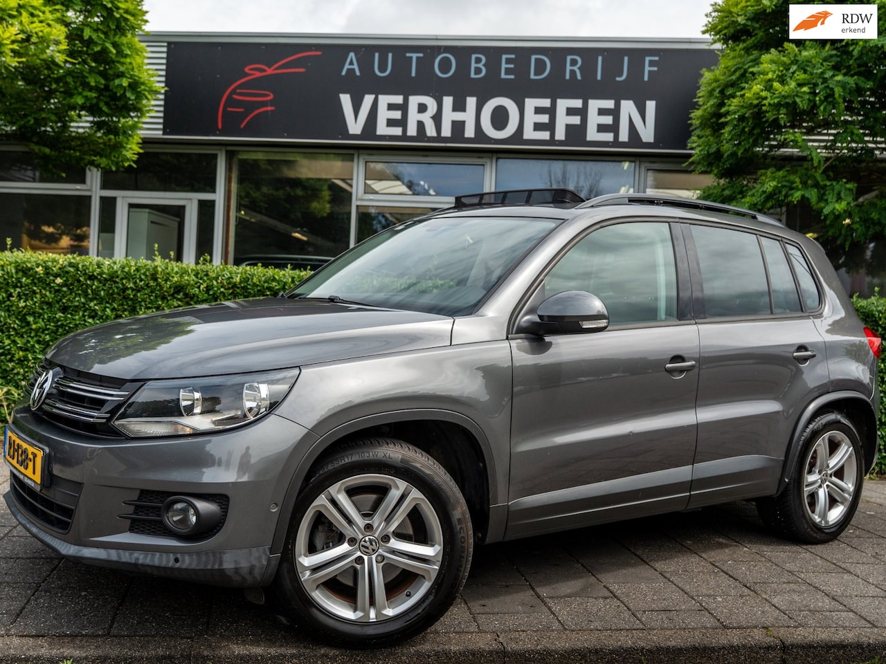 Volkswagen Tiguan - 1.4 TSI Sport&Style - PANORAMADAK - CLIMATE / CRUSE CONTR - AUTOMATISCH INPARKEREN ! - AutoWereld.nl