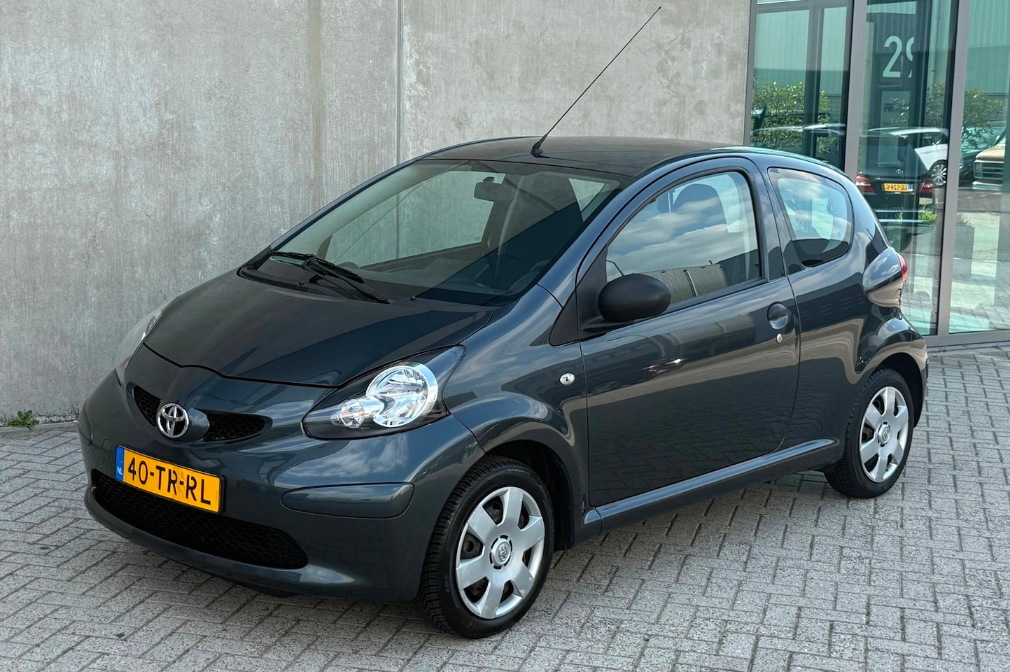 Toyota Aygo - 1.0-12V 2007 Grijs 3DR NAP|APK 2027|CARPLAY - AutoWereld.nl