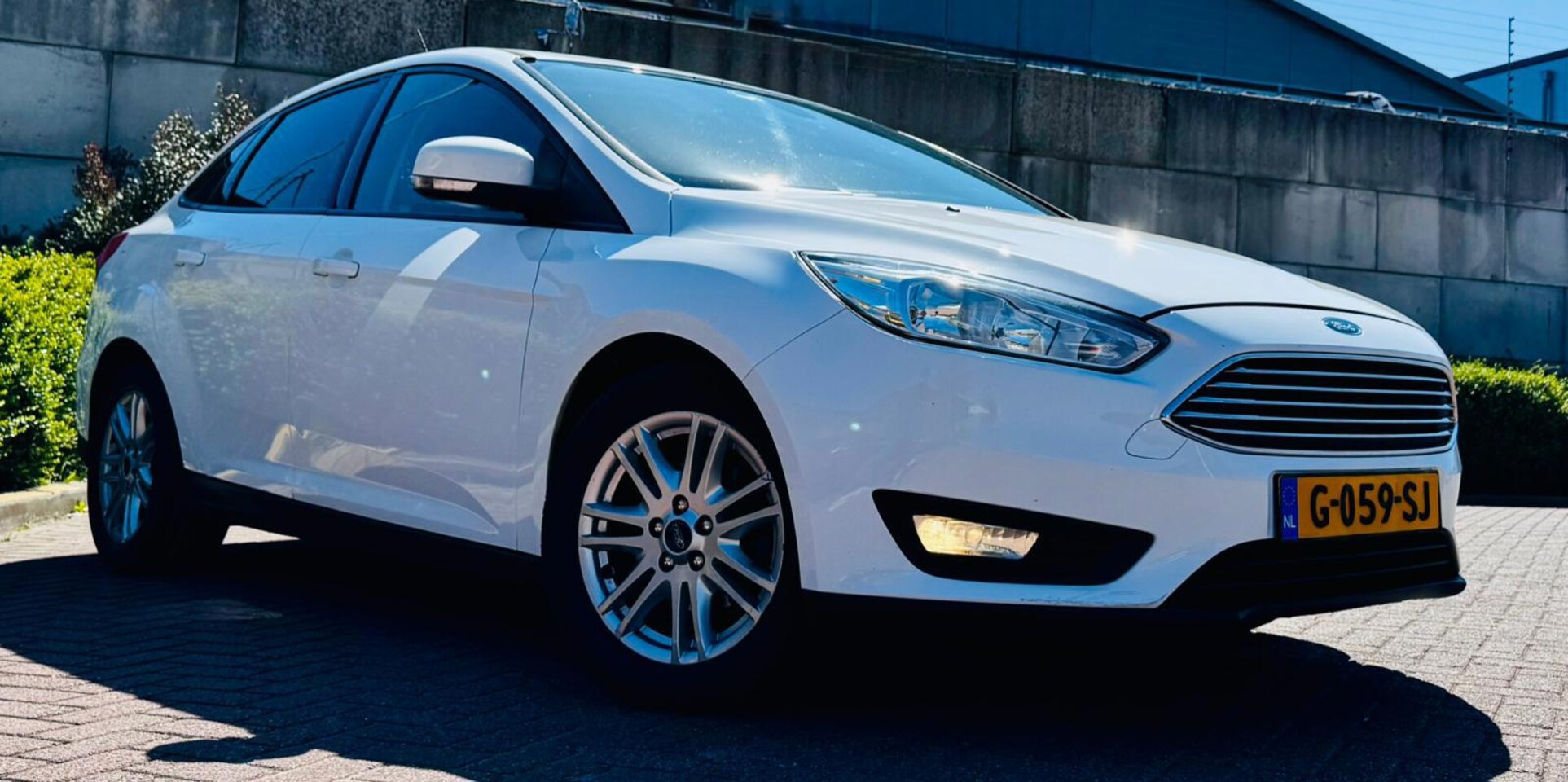 Ford Focus - 1.0 Titanium Edition/TOP STAAT/RIJKLAAR/ - AutoWereld.nl