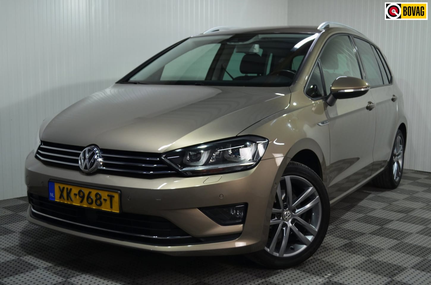 Volkswagen Golf Sportsvan - 1.4 TSI Highline / Trekhaak / Camera / adap.Cruise / winterpakket - AutoWereld.nl