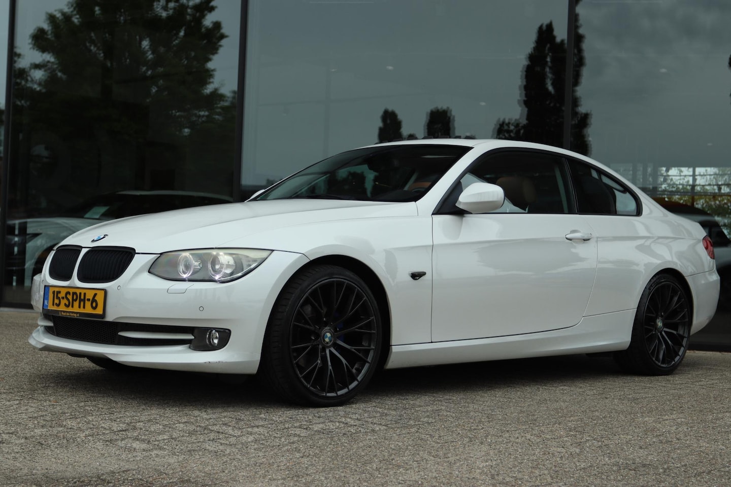 BMW 3-serie Coupé - 320I BUSINESS LINE M-SPORT | SCHUIFDAK | XENON | HARMAN/KARDON | KEY-LESS | LEDER | NAVI | - AutoWereld.nl