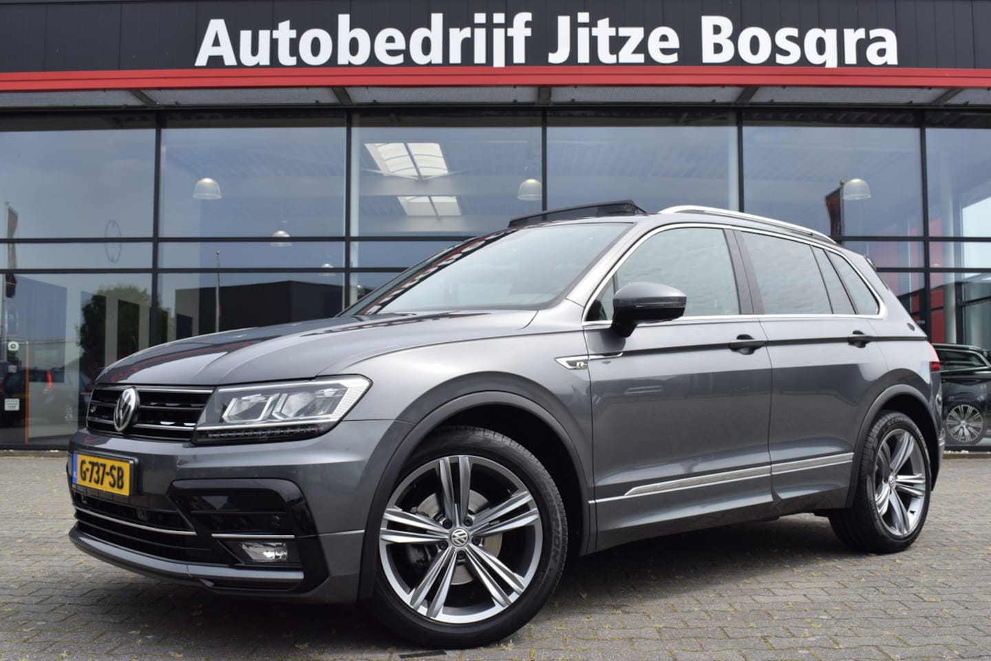 Volkswagen Tiguan - 1.5 TSi Automaat Highline R-Line LED | Virtual | Panoramadak | Carplay | Sportstoelen | St - AutoWereld.nl