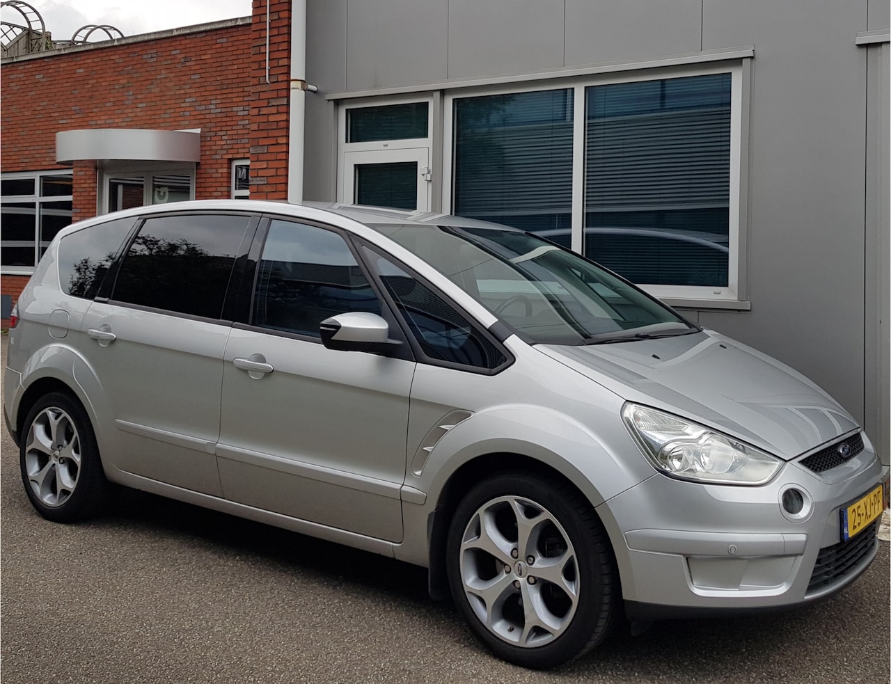 Ford S-Max - 2.0 16V Ecc 18"Vlg Trekhaak Nette Staat! - AutoWereld.nl