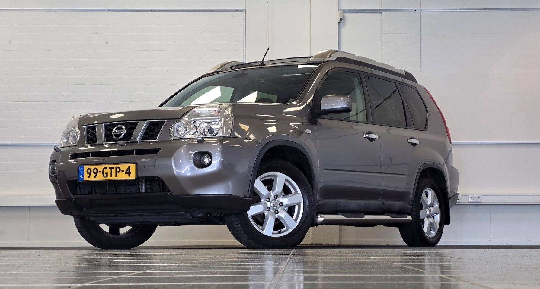 Nissan X-Trail - 2.5 LE 4WD Automaat Lederen bekleding Trekhaak Mooi! - AutoWereld.nl